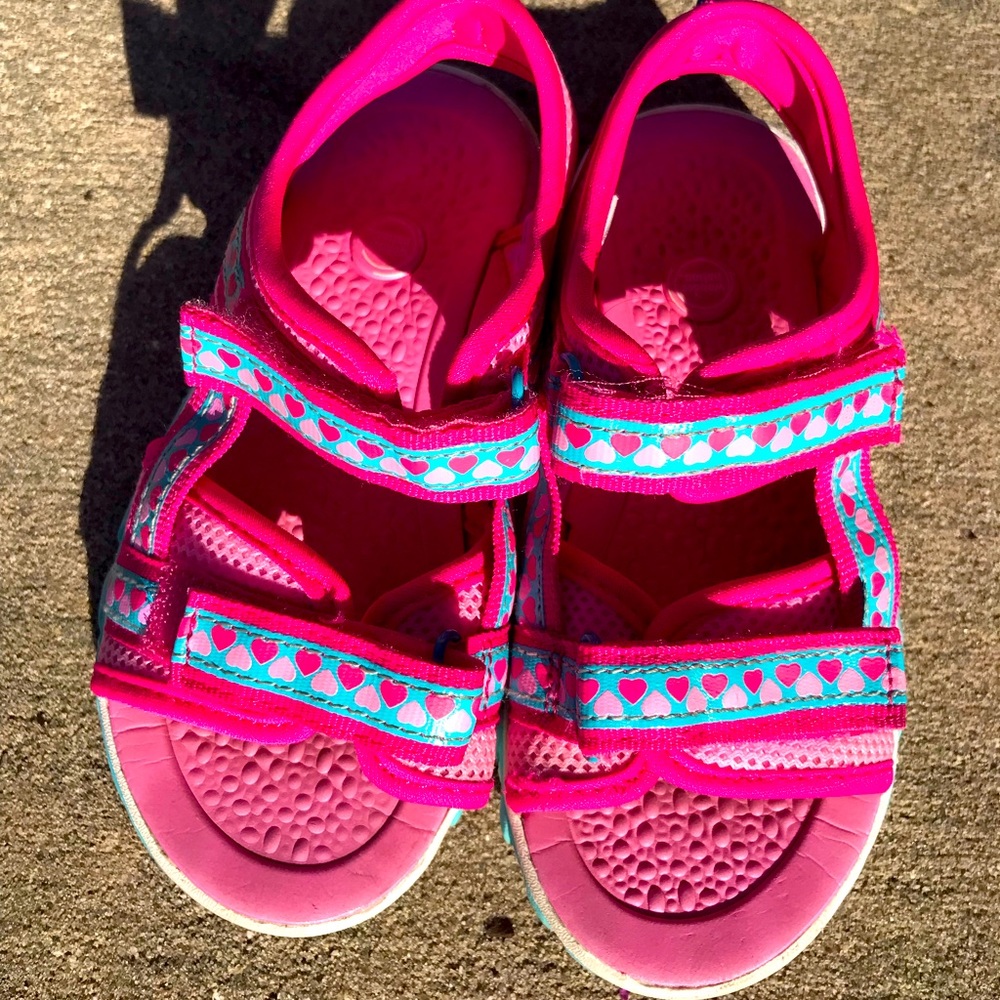 Pink sandals with  hearts for girls